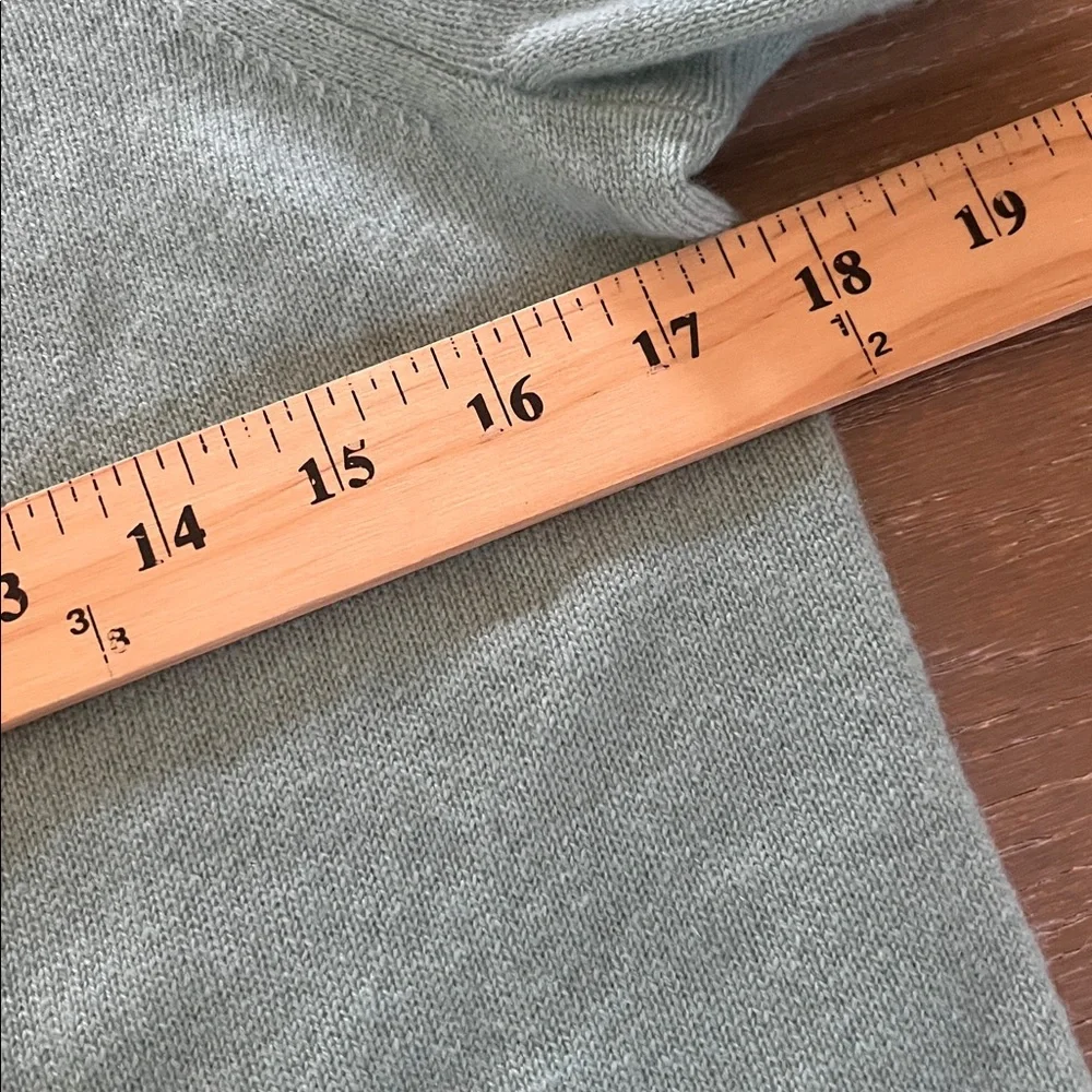 J Crew Light Green Cashmere Crewneck Sweater size XS